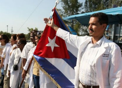 Piden a la OPS que expulse a Cuba por explotación de médicos
