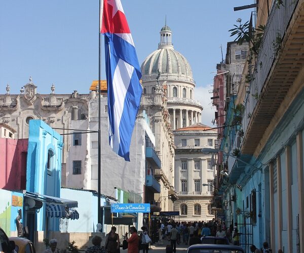 Reportan escasez de divisas y corrupción en el comercio exterior