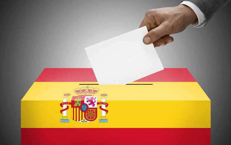 Cubanos con nacionalidad española se alistan para votar en elecciones generales del próximo mes