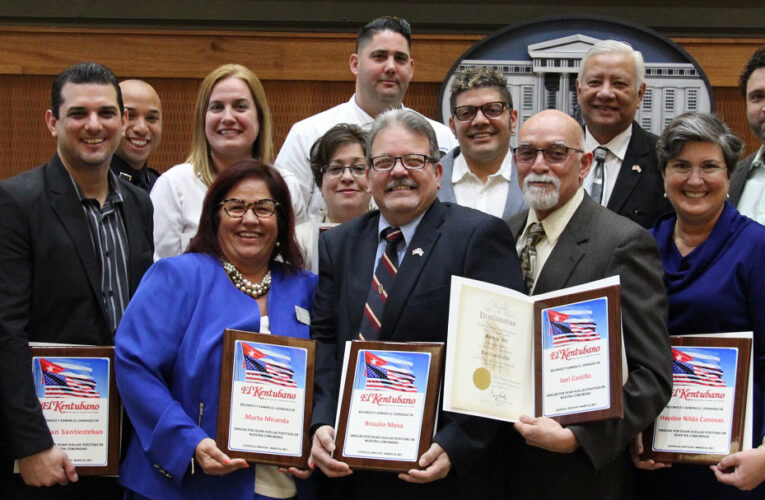 El Kentubano homenajea a líderes de su comunidad