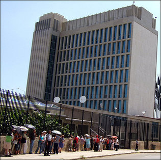 La Habana critica a Washington por reducir personal de su embajada