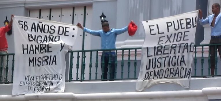 Cárcel para los tres activistas que protestaron en la Catedral de Santiago de Cuba
