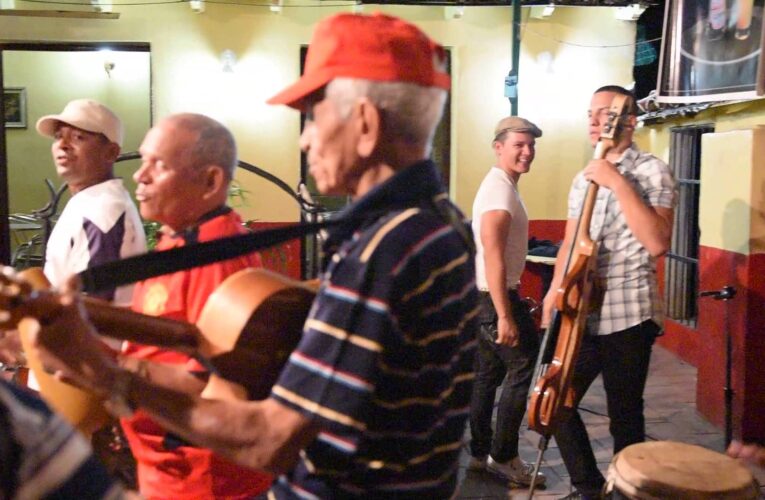Pueblos y lugares: Casa de la Trova en Bayamo