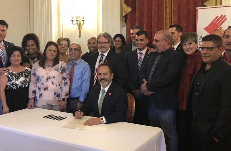 El gobernador de Kentucky sostiene recepción de agradecimiento a la comunidad cubana