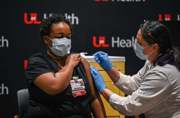 El sitio de vacunación masiva COVID-19 de Louisville ahora está abierto para los trabajadores de la salud.