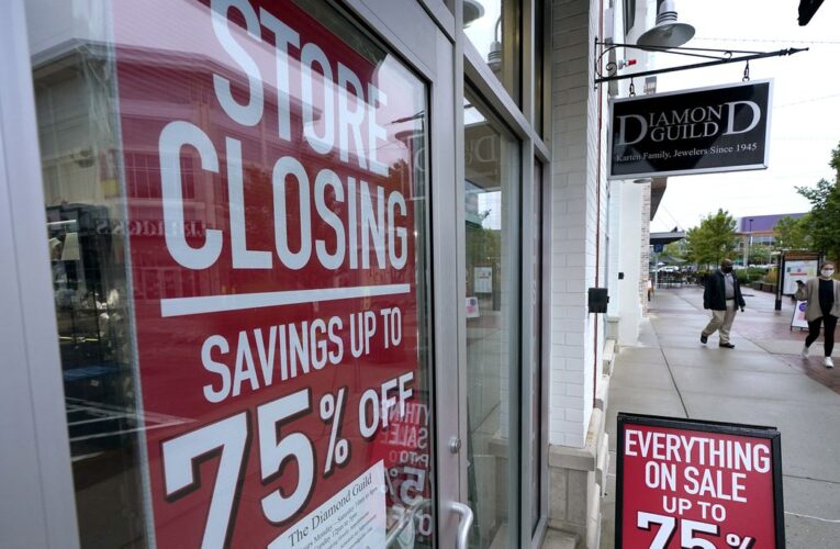 Los reclamos por desempleo en EE. UU. Aumentan a 965,000 a medida que el virus pasa factura.