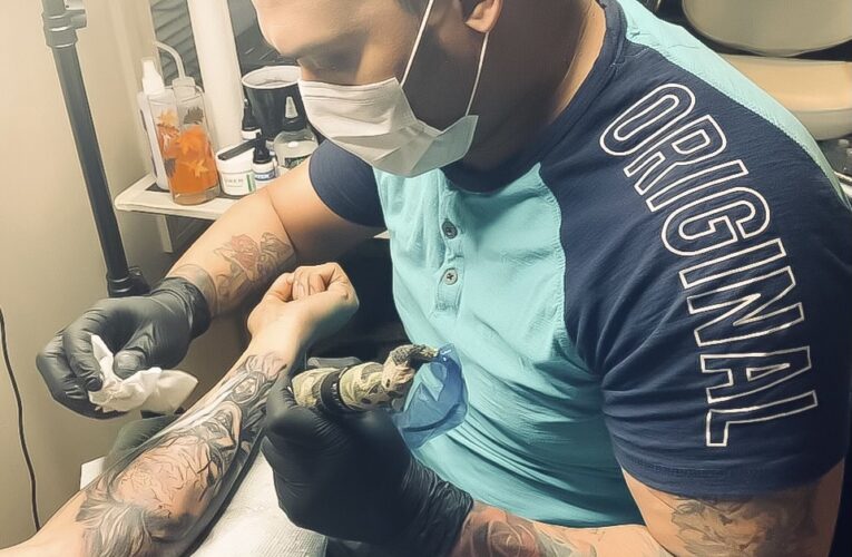 Rostros locales: Alexey Hernández Hinojosa y los secretos para dominar el arte del tatuaje
