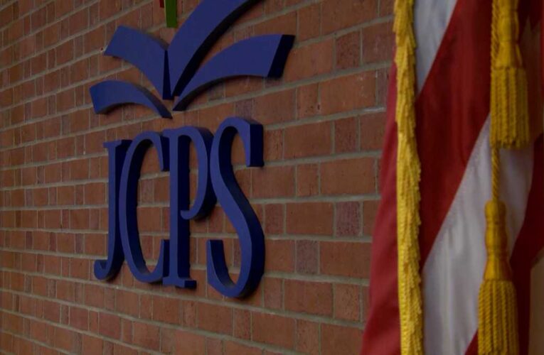 Los maestros de JCPS comienzan el proceso de vacunación.