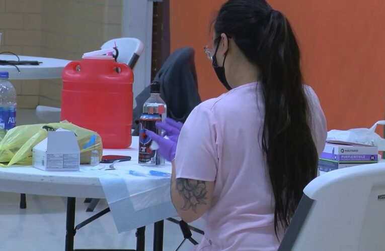 La clínica de vacunas de Jeffersonville cambia a Moderna después de los informes de coágulos de sangre.