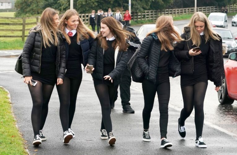 Beshear advierte de una variante dominante que ataca a los jóvenes.