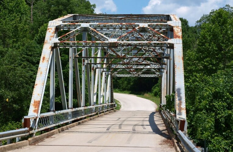 $989,000 otorgados al condado de Elliott para restaurar y reabrir el puente Old Laurel Gorge.