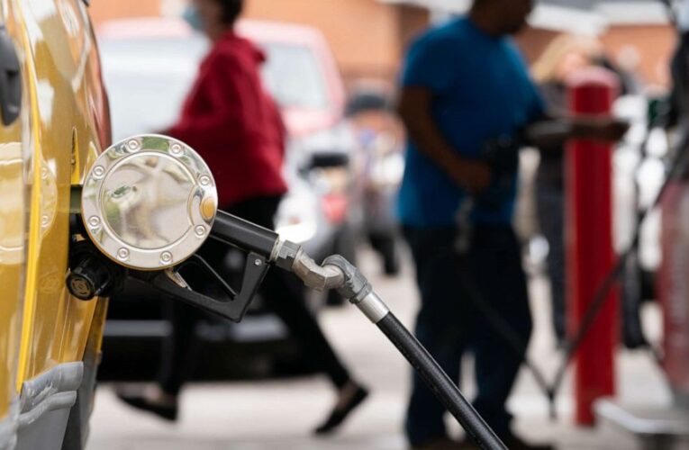 Los precios de la gasolina en el Día de los Caídos alcanzaron su punto más alto desde 2014.
