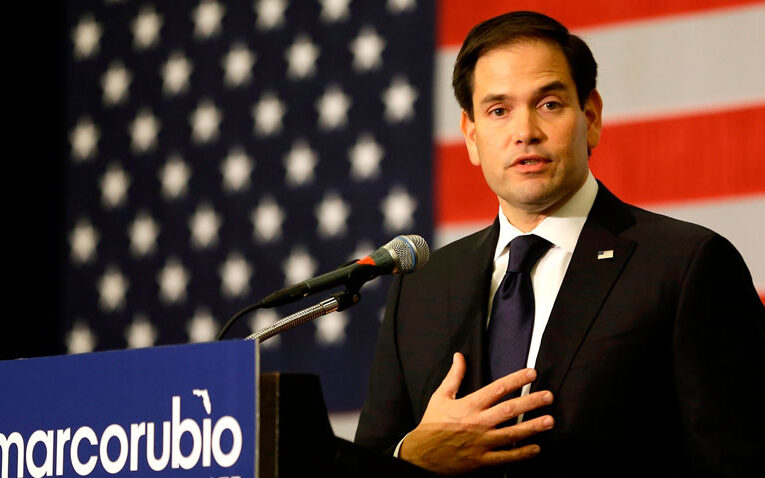 Marco Rubio pide aplicar la Ley de Ajuste Cubano a emigrantes que llevan más de un año detenidos en EEUU