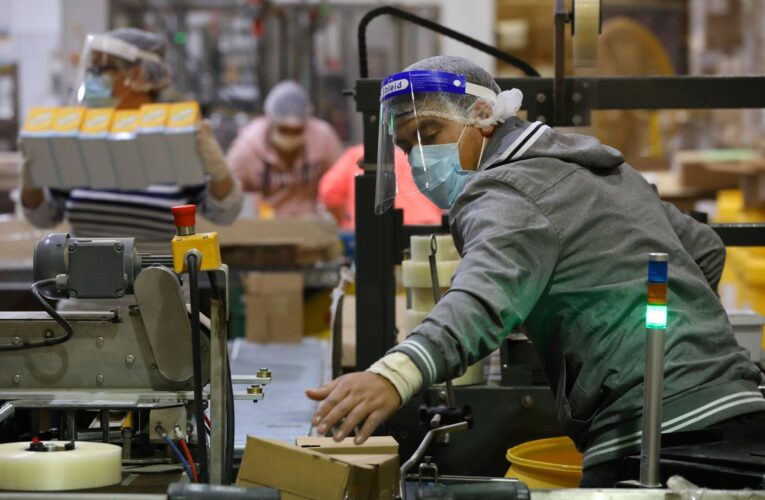 Harvard Business Review: Aumentos del salario mínimo resultan en menor remuneración para los trabajadores
