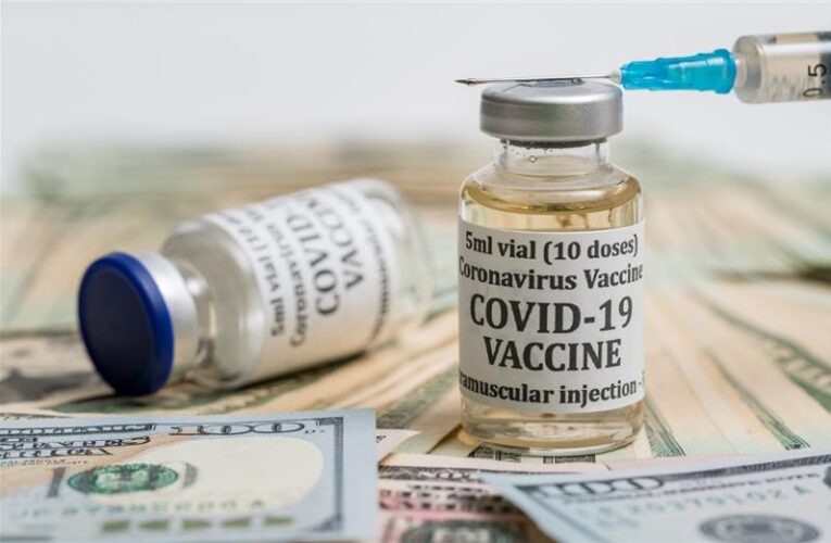 Incentivos para vacunarse: Un millón de dólares y becas universitarias gratuitas