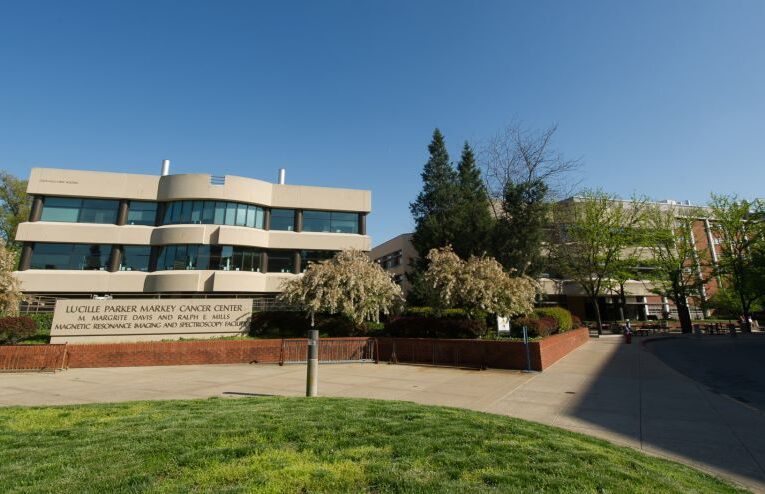 Markey Cancer Center at Lexington Clinic Richmond se muda.