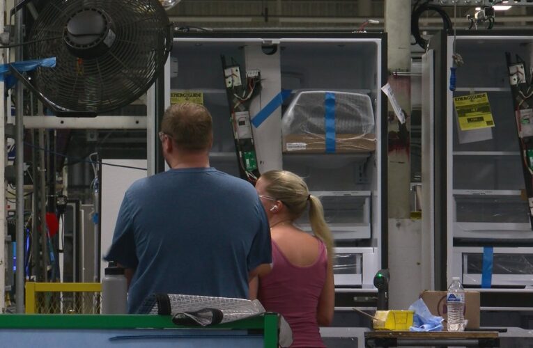 La fabricación de refrigeradores GE de 4 puertas se traslada a Louisville desde China.