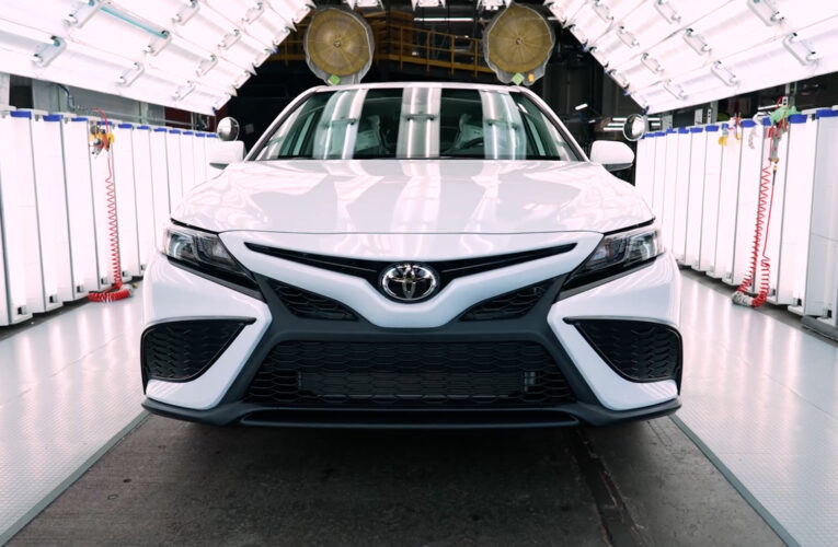 La planta de Georgetown Toyota celebra la producción del Camry número 10 millones.