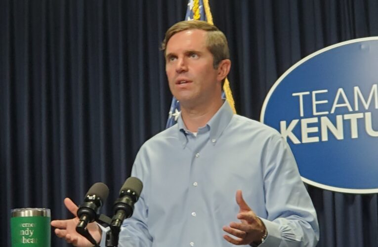 “Queremos volver a la normalidad”, dice Beshear para pedir la vacuna.