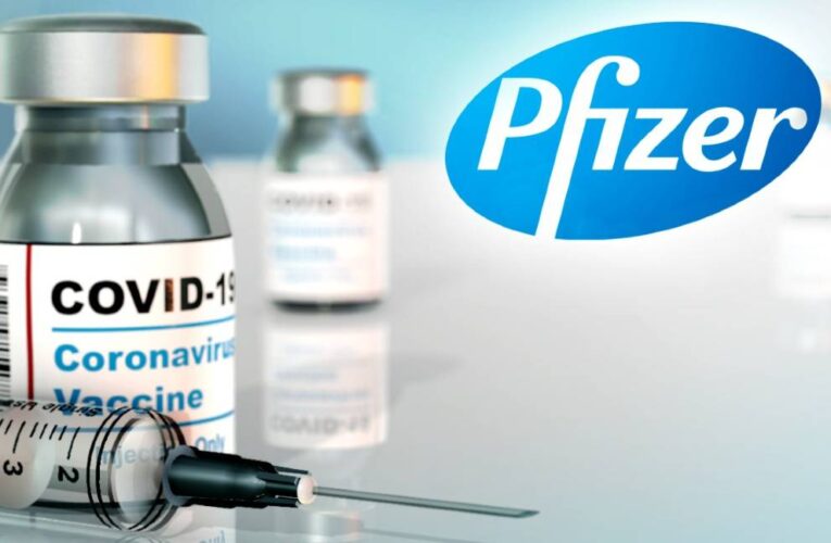 Los reguladores de EE. UU. Dan total aprobación a la vacuna Pfizer COVID-19.