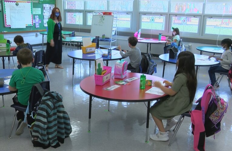 Los maestros y el personal de JCPS están emocionados de comenzar el año escolar en persona por primera vez en casi 2 años.