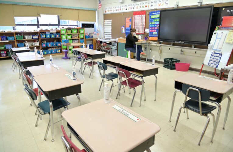 Cuarentenas y escasez de personal hacen cerrar algunas escuelas de Kentucky