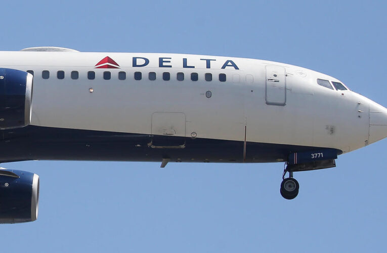 Vuelo con destino a Lexington regresa a la puerta de embarque después de que el pasajero se niega a usar máscara.