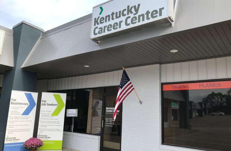 Ayuda de empleo ofrecida en los Centros de Carreras Regionales de Kentucky.