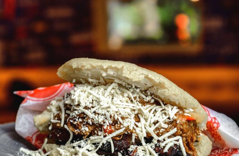 Restaurante venezolano en NuLu, Señora Arepa, ahora abierto los 7 días de la semana y sirve alcohol.