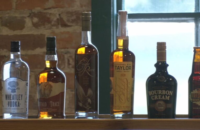 Buffalo Trace Distillery advierte a los fanáticos sobre posibles estafas en línea.