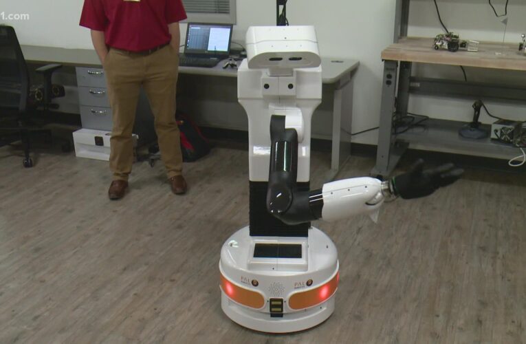 UofL abre el primer centro de investigación en robótica del estado.