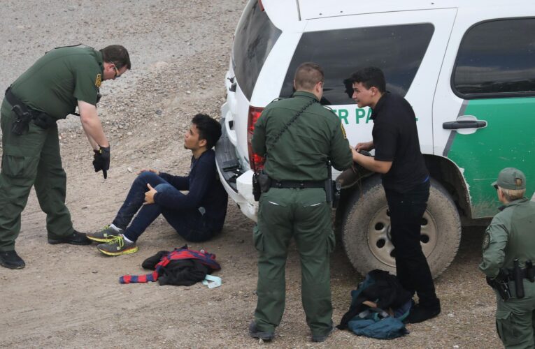 Cifra récord de arrestos a migrantes indocumentados en la frontera