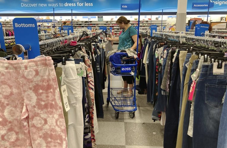 Carga pesada para los consumidores a medida que se acercan las vacaciones: precios al alza.