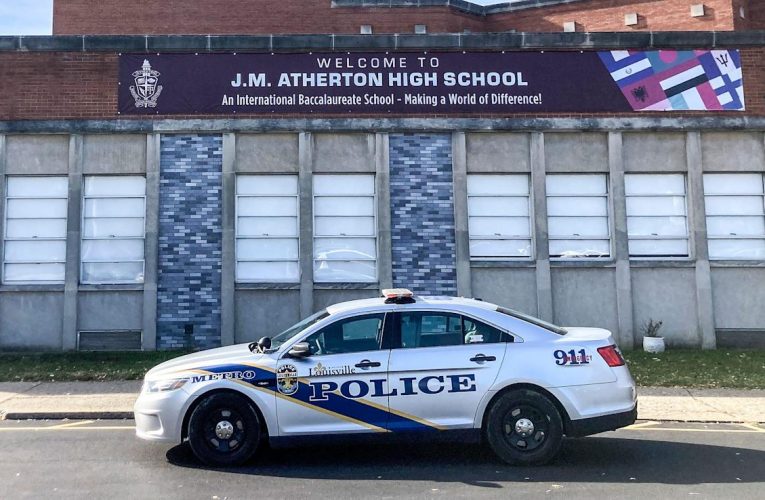 Se levantó el cierre después de que un estudiante informara haber visto un arma en la escuela secundaria Atherton.