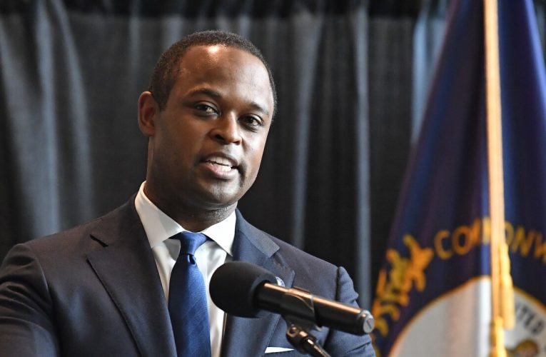 Kentucky AG presenta una demanda que impugna el mandato de vacunación de Biden para los contratistas federales.