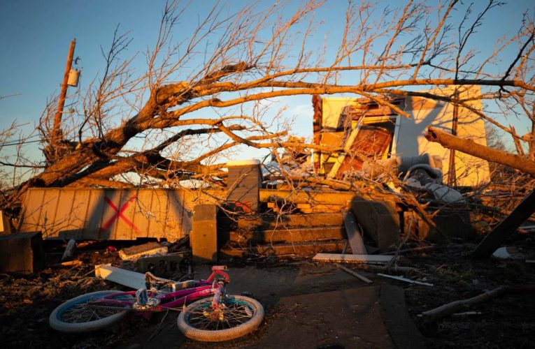 Los residentes de Dawson Springs dicen que la pérdida de 14 es más personal porque ‘todos conocen a todos’.