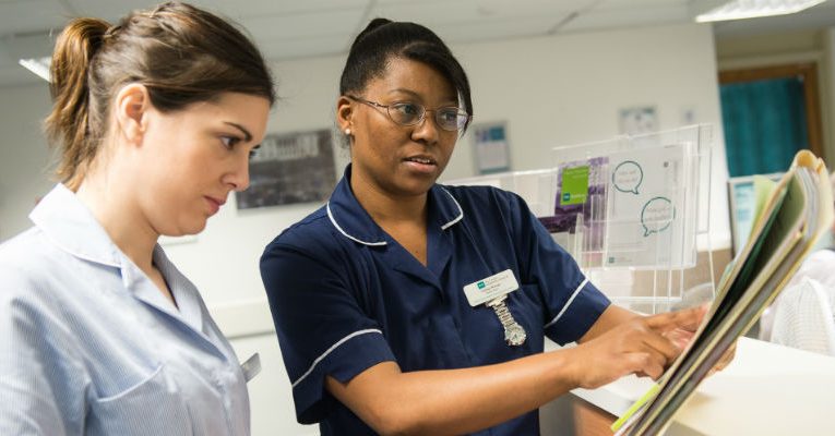 La asociación en los Apalaches crea un camino para que las enfermeras se gradúen sin deudas.