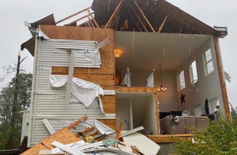 El tornado confirmado causa graves daños y obliga a las escuelas de Scott Co. a cancelar el aprendizaje en persona.