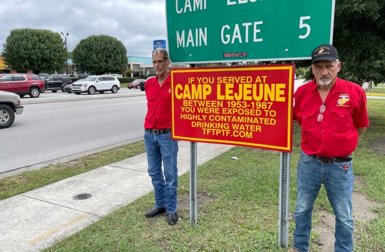 Veteranos en Louisville protestan por agua potable contaminada en Camp LaJeune.
