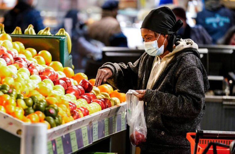 Más reglas de virus caen mientras los CDC insinúan mejores tiempos por delante.