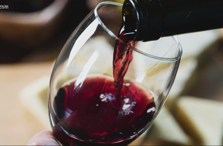 Aquí hay 5 beneficios para la salud del vino tinto para el Día Nacional del Vino y la Bebida.