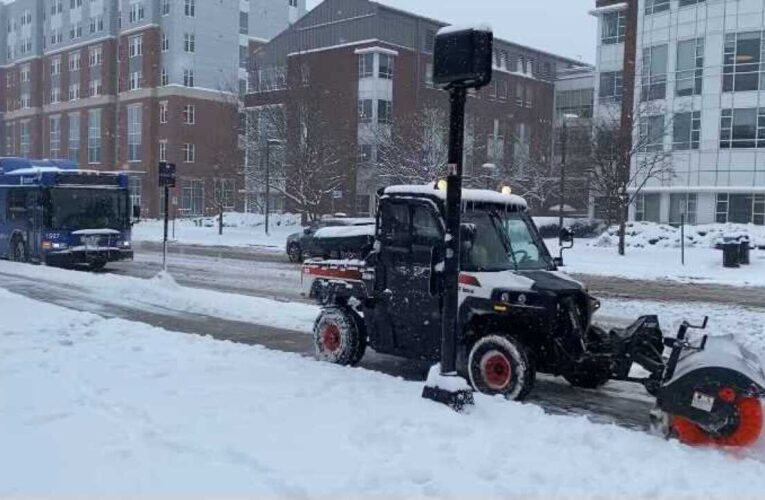 Actualización de tormenta de hielo: los equipos de Lexington continúan tratando las carreteras.