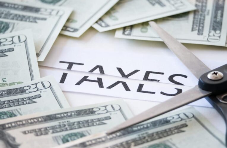 Alivio del impuesto a la propiedad de vehículos y reducción temporal propuesta en el impuesto estatal a las ventas.
