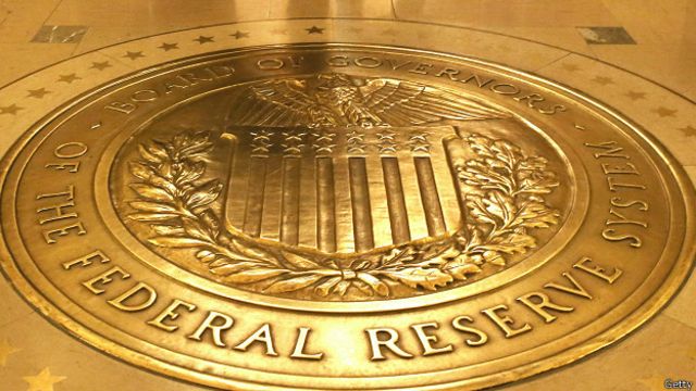 Miembro de la Fed advierte sobre riesgos al aumentar tasas “demasiado rápido”