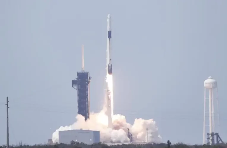 SpaceX sigue agrandando su red de internet en el espacio