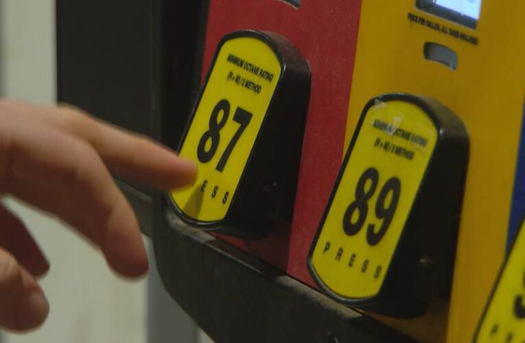 Los precios de la gasolina suben más de 46 centavos en una semana, cerca del máximo histórico.