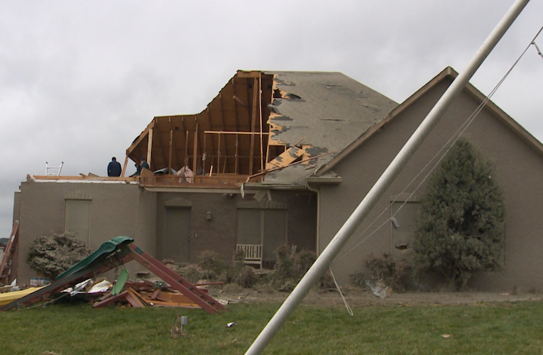 Tornado EF-1 destruye casa de Elizabethtown
