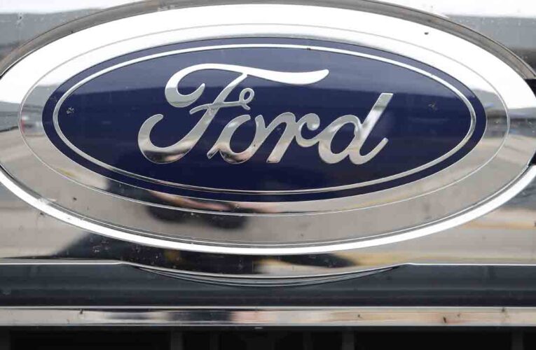Ford operará EV, divisiones de combustión interna por separado.