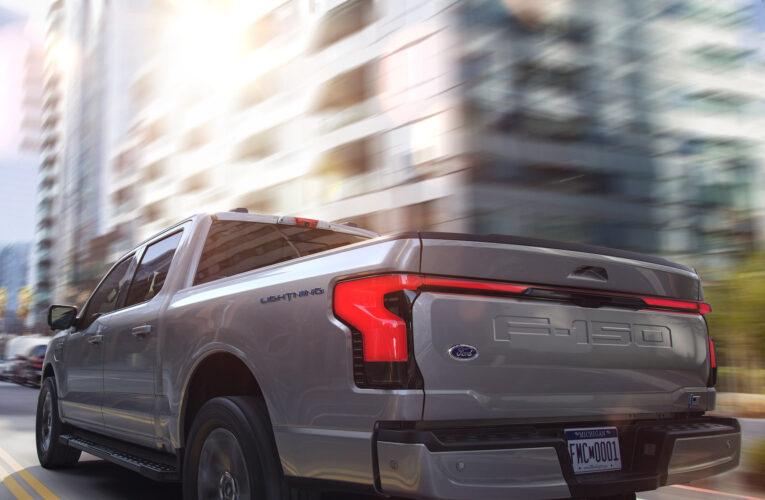 Ford comienza a fabricar la camioneta F-150 Lighting.