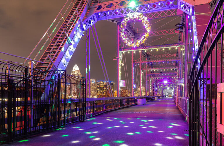 El Puente del Pueblo Púrpura celebra su 150 aniversario.
